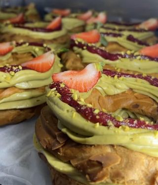 Choux fistic & zmeură