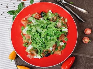 Салат з прошутто та крем-сиром (265g)