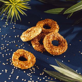 მრგვალი ორცხობილა სეზამით