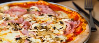 Pizza Prosciutto and funghi medie Ø 32cm