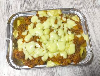 Papas Con Carne, Queso Y Salsa