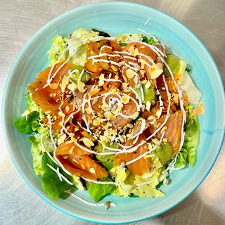 Green salad con salmone