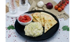 Salata de vinete cu rosii cherry si foccacia