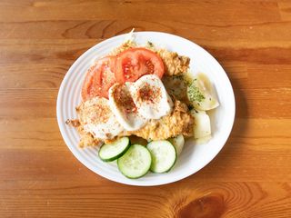 Pierś z kurczaka z pomidorem i mozarella