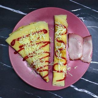 Velika palačinka sa pečenicom