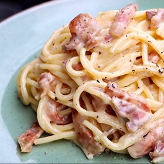 Pasta Con Salsa Carbonara Casera