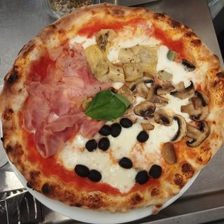 Pizza 4 Estaciones (28 Cm. A 30 Cm. Aprox.)