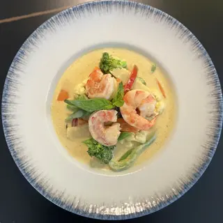 CURRY AMARILLO DE LANGOSTINOS ACOMPAÑADO CON ARROZ JAZMÍN