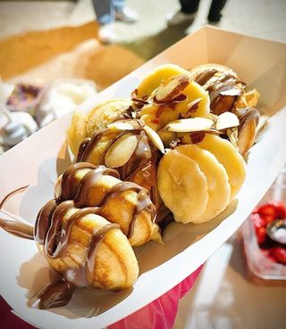 Mini clatite banane  migdale și ciocolata belgiana Callebaut 