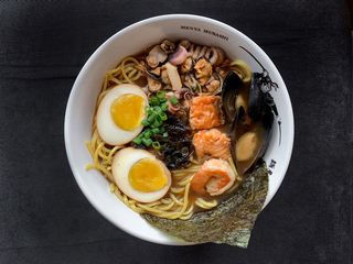 Локшина  з морепродуктами L (225г)