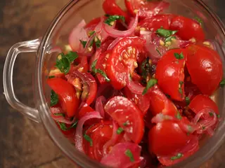 Salată de roşii