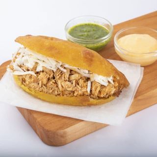 Empanada Operada con Queso Delux