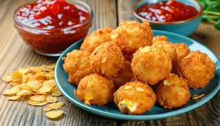 Топени сиренца с корнфлейкс и сладко