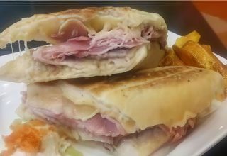 Bocadillo Jamón Asado Con Queso