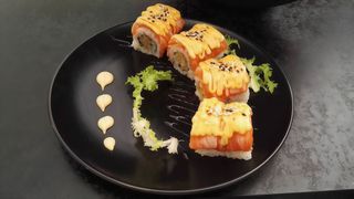 Uramaki spring roll