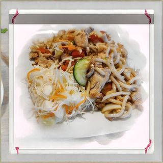 Makaron udon smażony z kurczakiem