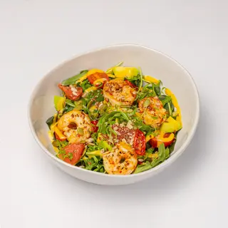 Салат с креветками и манго‑соусом