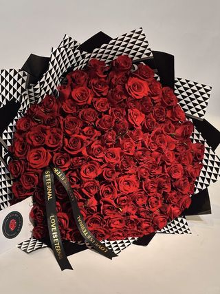 A ROSE-TACTIC LOVE