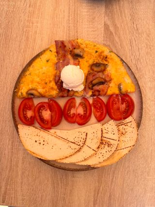 Omlet sa slaninom i pecurkama
