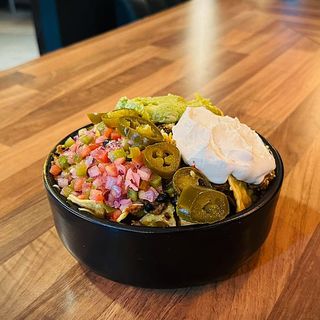 > NACHOS DE CHILI CON CARNE