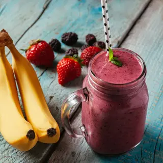 Smoothie frutos rojos y plátano