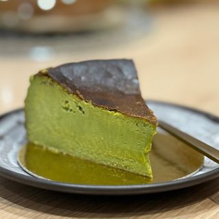 Matcha basque cheesecake 