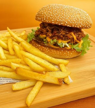 Бургер с дърпано телешко