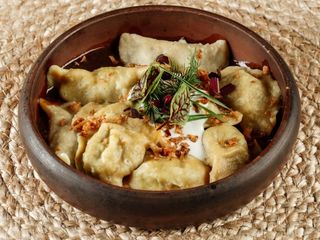 Вареники з томленою яловичиною та демігласом з Білими грибами (400г)