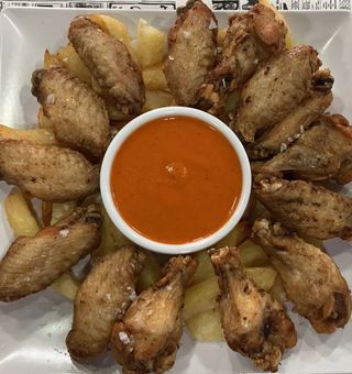  TAPA DE Alitas de Pollo con Salsa BBQ