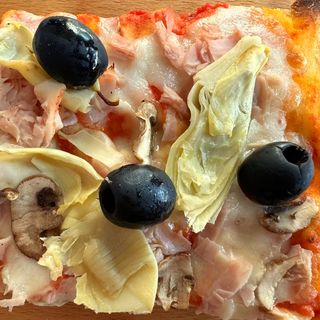 Pizza Cuatro Estaciones - Porción -(14 x 12 Cm.)