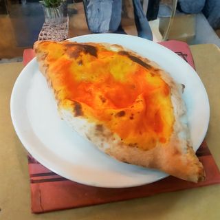 Pizza Calzone Hard