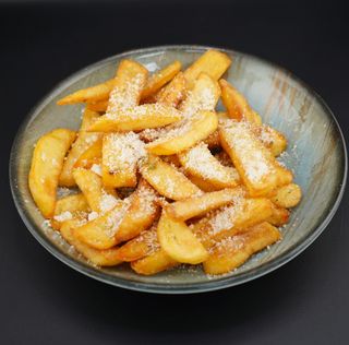 Cartofi prajiti cu parmezan si ceapa verde