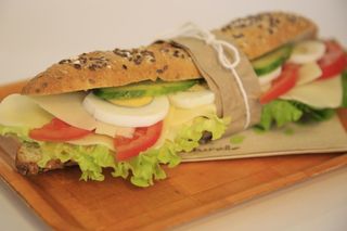 Sandwich cu cascaval si ou