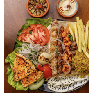  Grillades mixtes Deluxe pour 3 personnes avec riz, entrées et frites   
