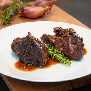 Guancia, vino aglianico, patatine fritte