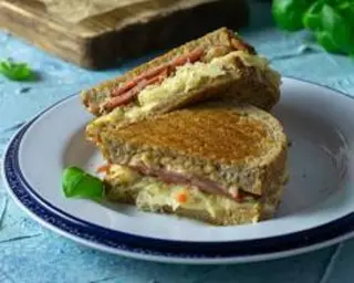 Tost z kavurma