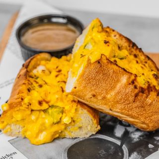 Запечен сандвич с пилешко и моцарела (280г)