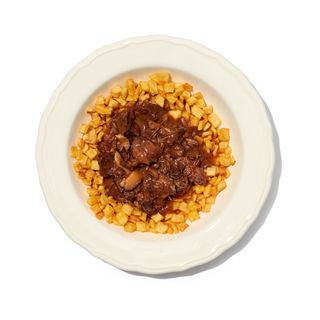 Carrillera de ternera con guiso de setas caliente