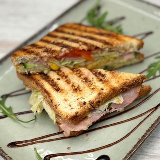 Мелт з шинкою та сиром Чеддер