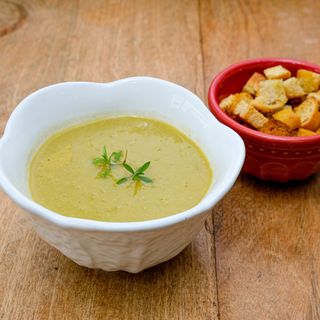 Sopa do Dia e Croûtons De Bagel