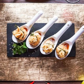 Тунг Тонг - Златни торбички с пилешко и фъстъци (180г)