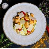 Salată Caesar cu pui