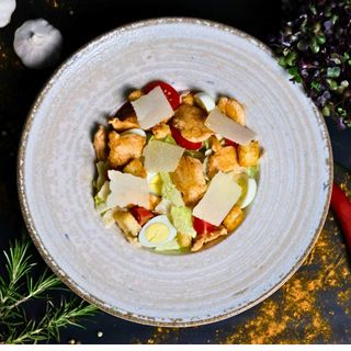 Salată Caesar cu pui