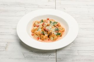 Жареные пельмени в соусе