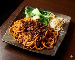 Spaghetti conditi con carne macinata di manzo
