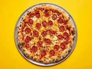 Pizza Pepperoni + 2 SOSY GRATIS