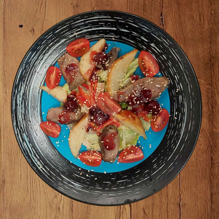 Салат з качкою та грушею (260г)