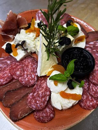 Плато колбаси