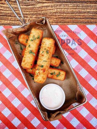 Bastoncini Fritti Di Polenta E Parmigiano