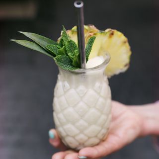 Koktajl marakuja-banan-ananas-kokos